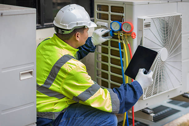 Professional Hvac technician working in Pelham, AL